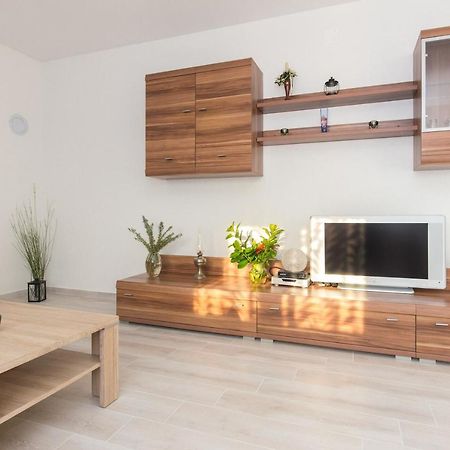 Apartment Dajana Pinezići Eksteriør billede