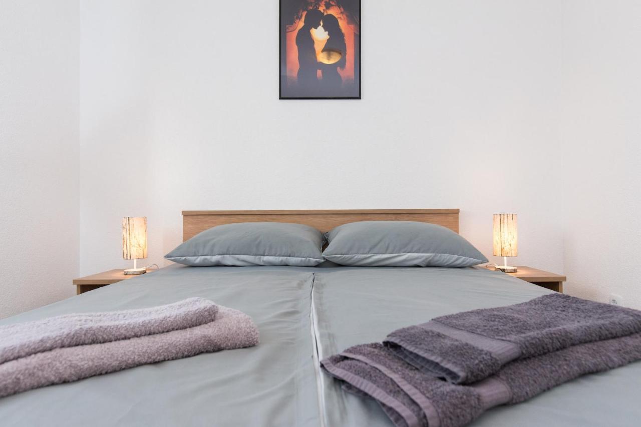 Apartment Dajana Pinezići Eksteriør billede