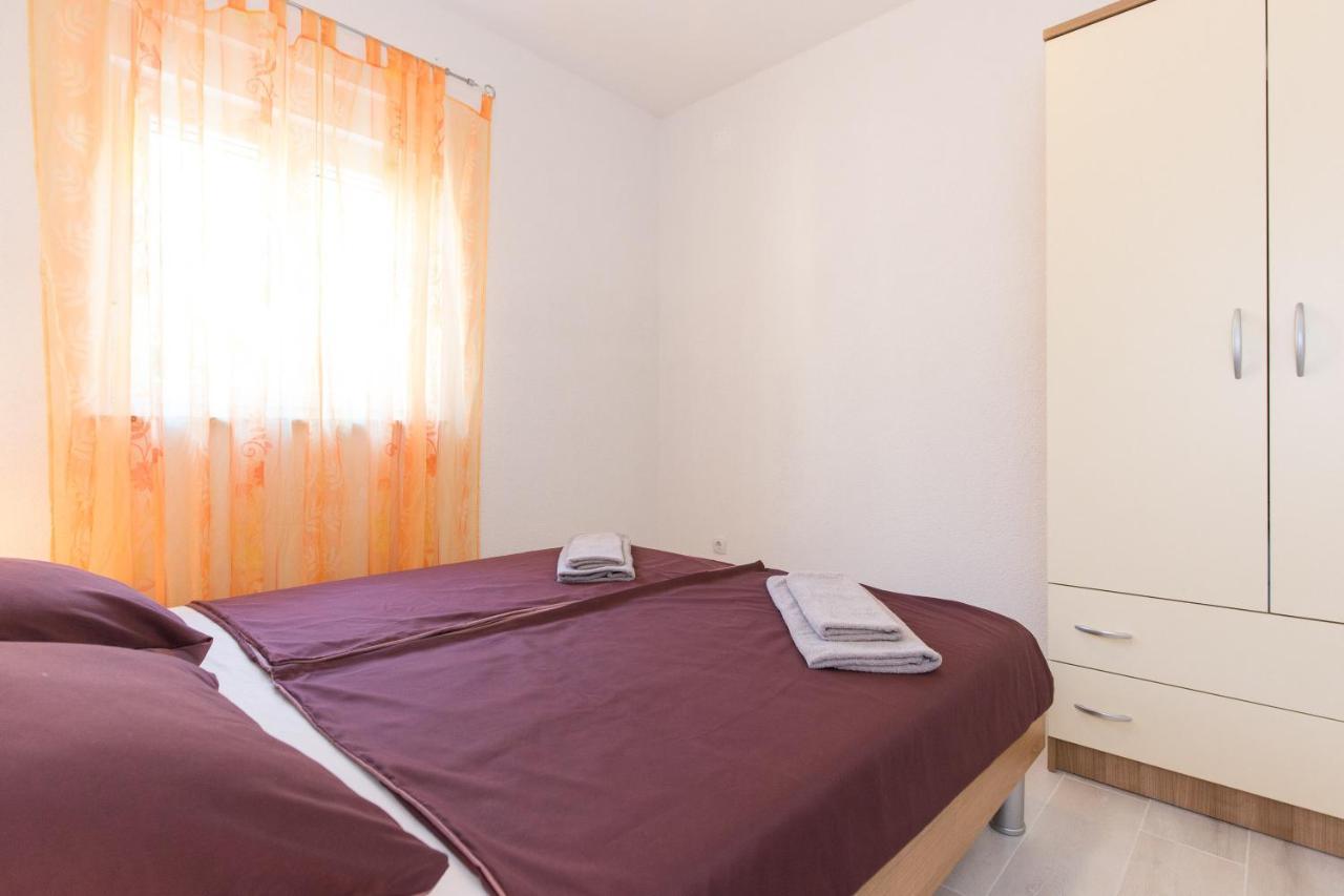 Apartment Dajana Pinezići Eksteriør billede