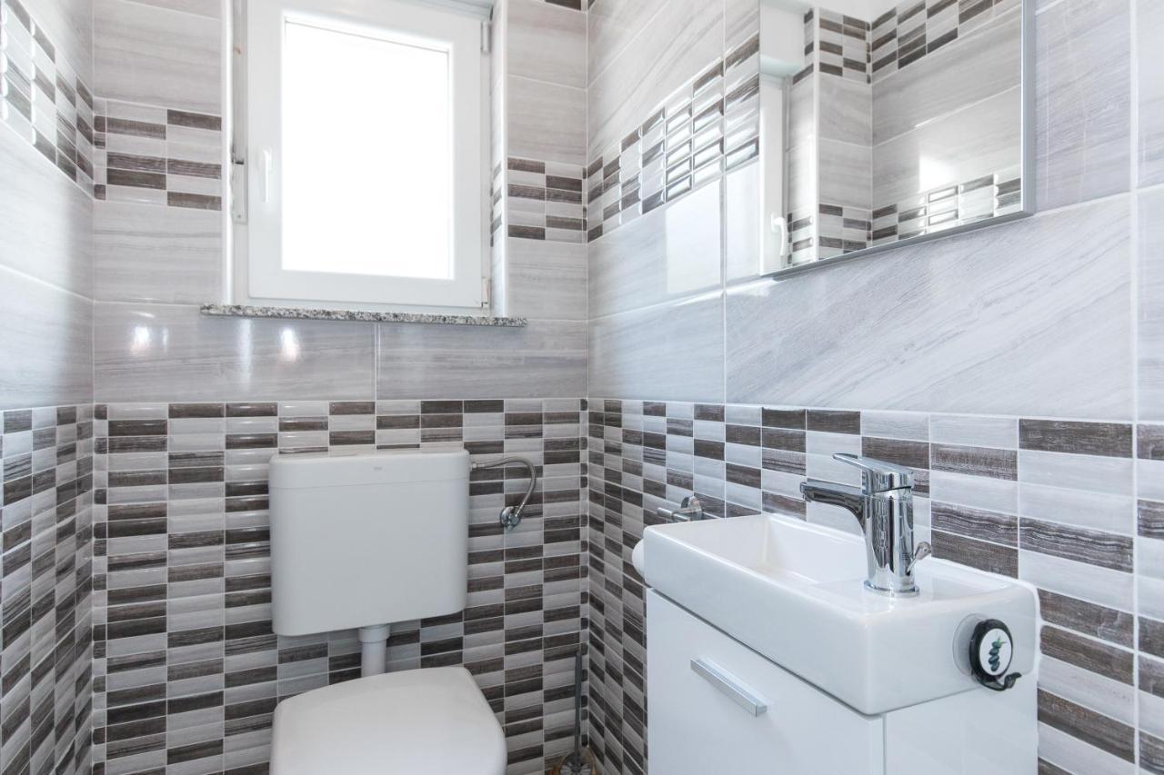 Apartment Dajana Pinezići Eksteriør billede