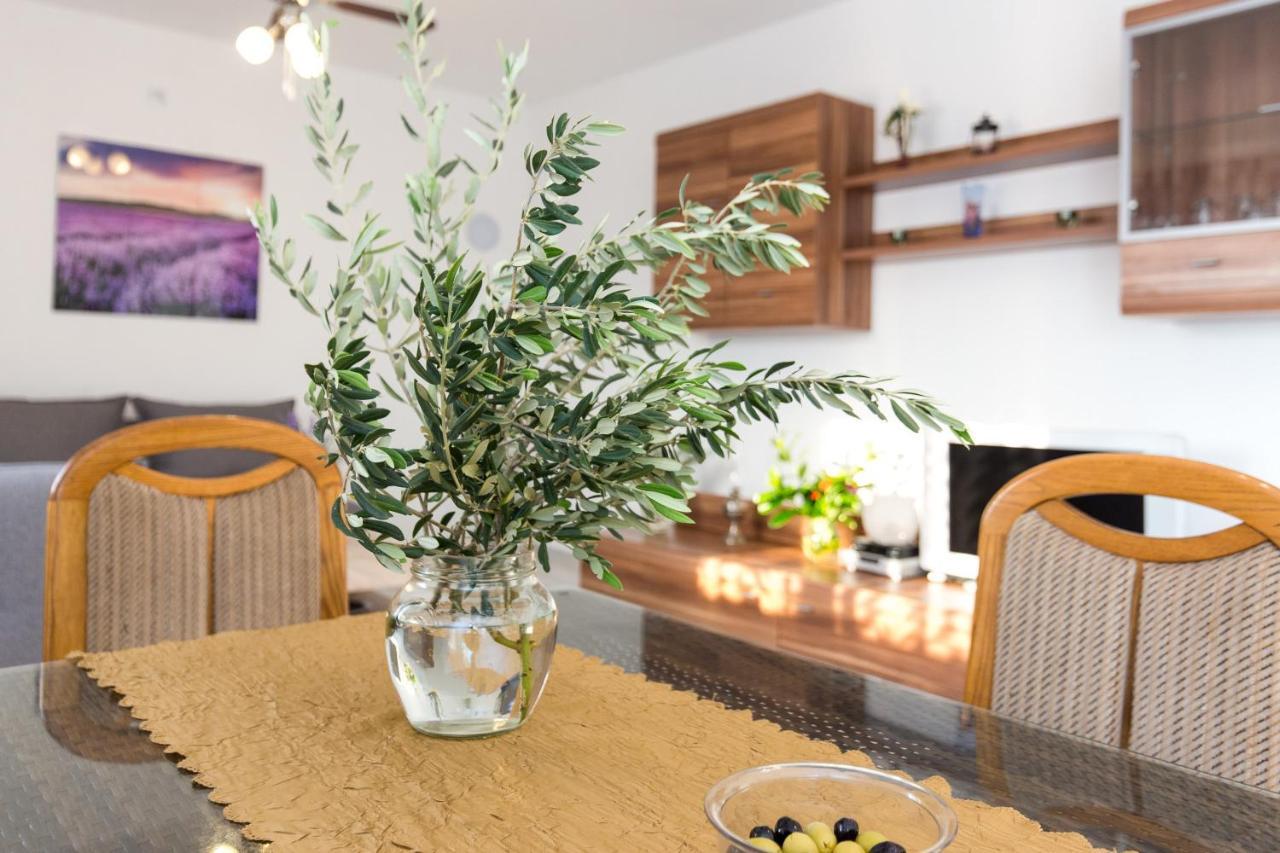 Apartment Dajana Pinezići Eksteriør billede