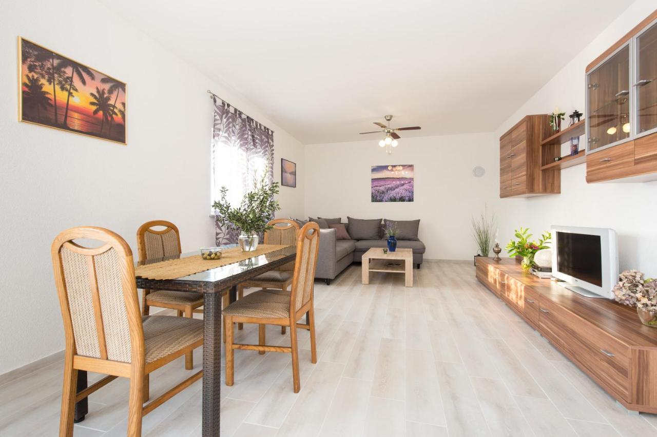 Apartment Dajana Pinezići Eksteriør billede