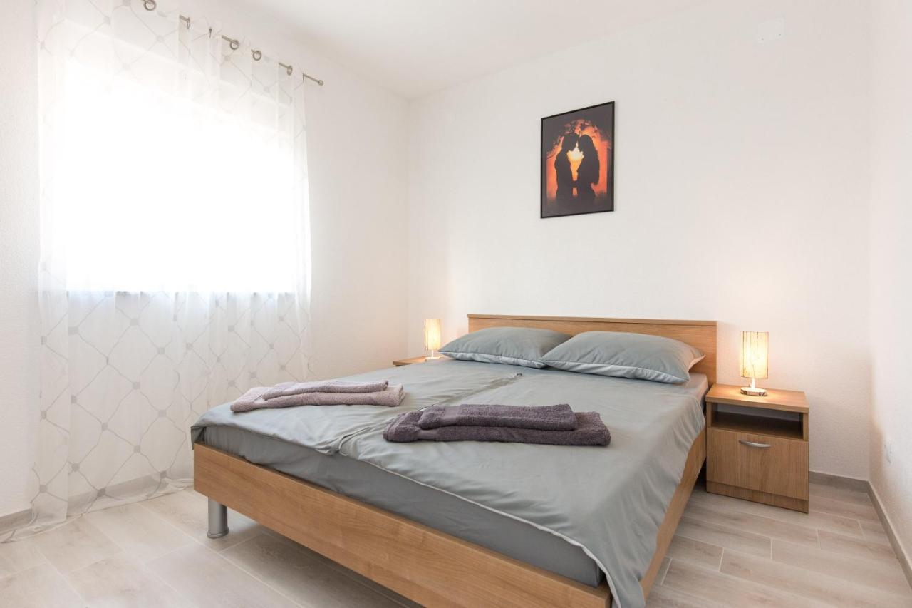 Apartment Dajana Pinezići Eksteriør billede